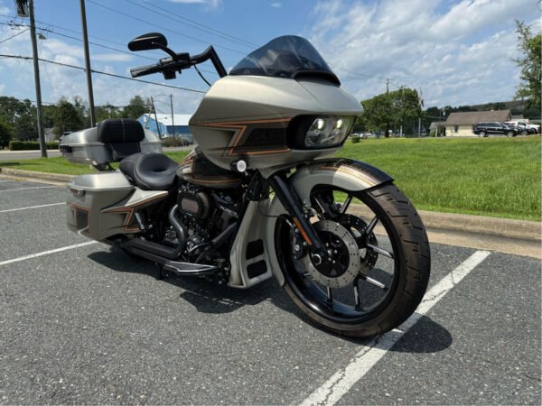 2021 Harley-Davidson Road Glide Special Custom Bagger Model – Gold Fat Tire Collectible Display