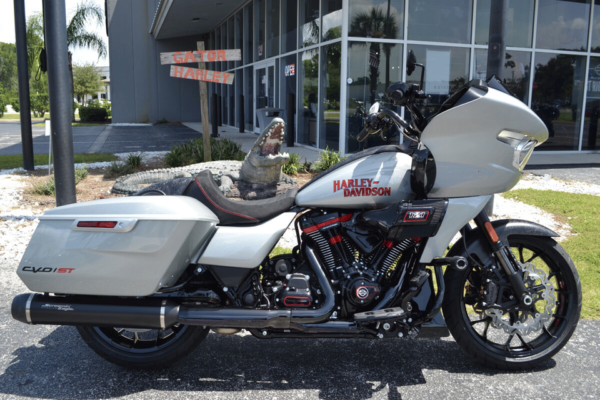 2025 Harley-Davidson CVO Road Glide ST Mercury Silver Performance Bagger